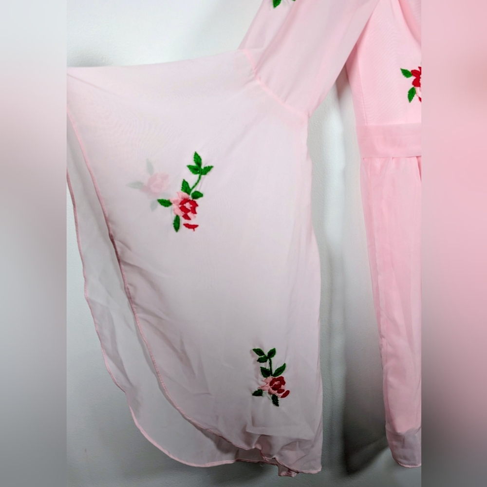 Elegant Pink Dress with Floral Embroidery - Picture 4 of 6